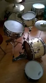 Another Please help identify these drums thread.