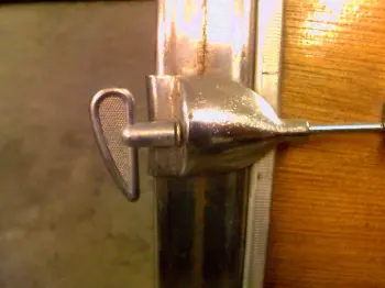 Teardrop shaped bass tension rod?