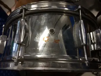 Help identifying some Gretsch drums