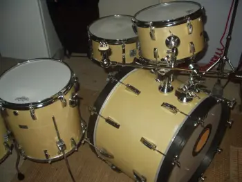 Amati 70s Concert Tom Kit converted to a Rockkit!:-)