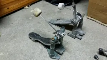 Unknown bass drum pedal