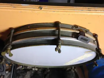 Help identifying an old snare drum