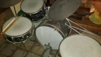 Help! Need help identifying old drums (Made by Pearl)