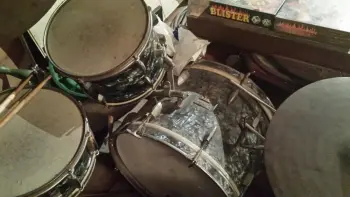 Help! Need help identifying old drums (Made by Pearl)