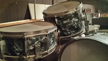 Help! Need help identifying old drums (Made by Pearl)