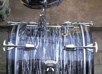 Drilling consolette on a bass drum