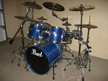 Please help identify my Pearl kit!