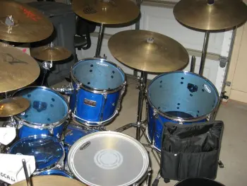 Please help identify my Pearl kit!