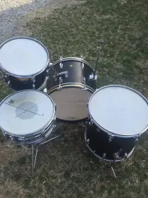 vintage 1968 Ludwig 4pc kit in original black lacquer