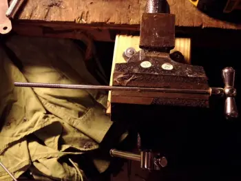 Rogers Bow-tie Cut-and-Thread Thread
