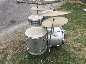 967 Ludwig 'time capsule' kit w hardware and cymbals - beauty!