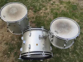 Vintage 1967 Ludwig 13/16/20 3pc drum set in silver sparkle