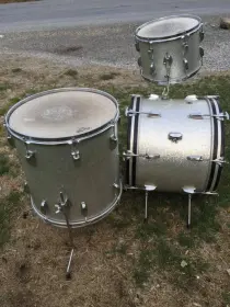 Vintage 1967 Ludwig 13/16/20 3pc drum set in silver sparkle