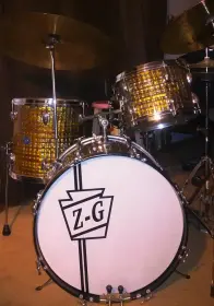 I may have solved my Zim-Gar bass head logo quandry
