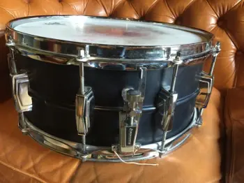 Help me with identifying this Ludwig snare drum