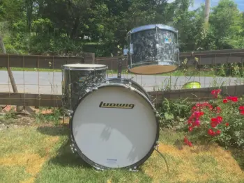 1970 Ludwig B/O badge Clubdate 13/14/20 in original black diamond pearl