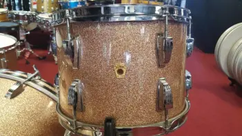 Early '70s Ludwig Classics in Champagne Sparkle (24-inch Bass Drum)