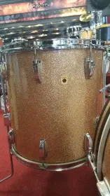 Early '70s Ludwig Classics in Champagne Sparkle (24-inch Bass Drum)