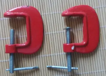 Clip on bass drum spurs