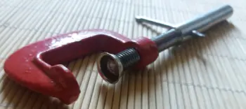 Clip on bass drum spurs