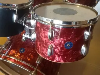Beautiful vintage CROWN Kit need some info