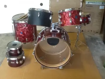 Beautiful vintage CROWN Kit need some info