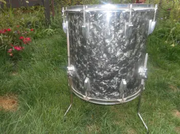 1966 Ludwig 16&quot; x 16&quot; floor tom in black diamond pearl finish - $265