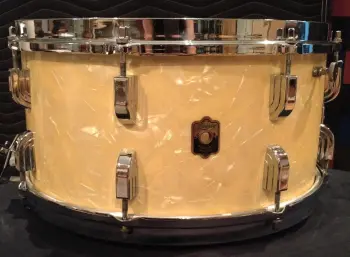 1940 Leedy Broadway lugs (cleaning/polishing)