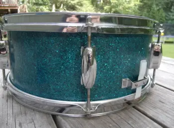 Tempo ( Pearl ) six lug blue sparkle snare