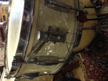 Help with I.D. on old Gretsch kit