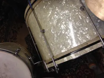 Help with I.D. on old Gretsch kit