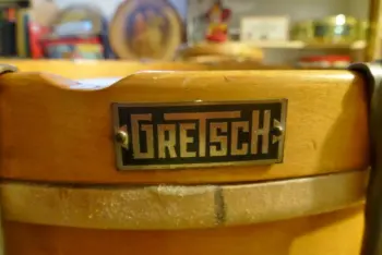 Help identify year - old Gretch bass drum