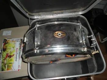 60s? Slingy snare ID please