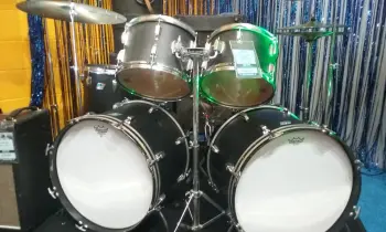 '70 Ludwig Black Panther w/Double 20&quot; Virgin Kicks