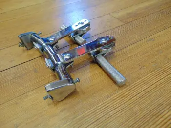 Anyone ever see this tom mount before?