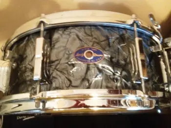Is this a Shelly Manne 1966 Leedy snare in Blue Agate Pearl?