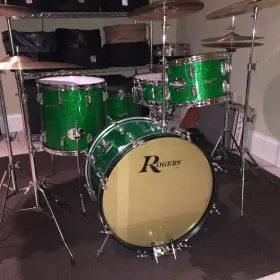 Happy St. Paddy's Day! Let's see your green.