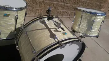 1972 Ludwig Mach Lug White Marine Pearl 15/16/18/26