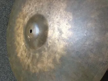 Can anyone ID this vintage cymbal