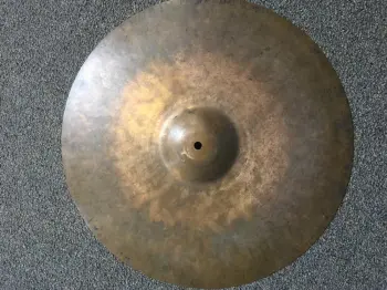 Can anyone ID this vintage cymbal