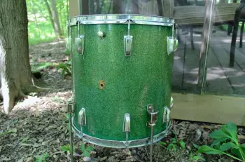 Possible WFL Green Sparkle Rewrap - Please Help!