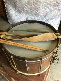 Help Identification of older marching snare - Slingerland?