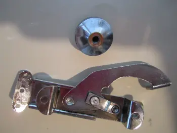 Slingerland guys, correct strainer &amp; muffler knob
