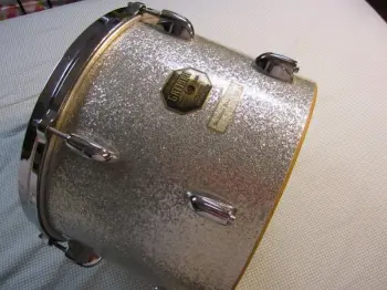 Gretsch guys: Dean takes on rehab #2, a 70s era (?) Gretsch beater—HELP!