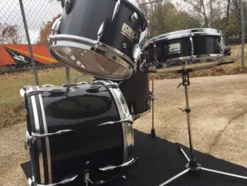wtb: pair of 20 wood or metal bass drum gold sparkle