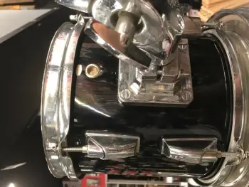 Can anyone identify this drum kit or lugs?