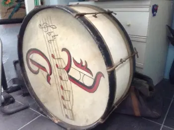 Vintage drums need a new home and I have no idea of worth