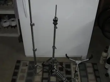Light duty &quot;junior&quot; sized hardware