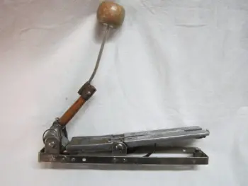 This is the Display Your Vintage Bass Pedal Thread