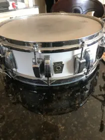 $10 vintage Ludwig snare?